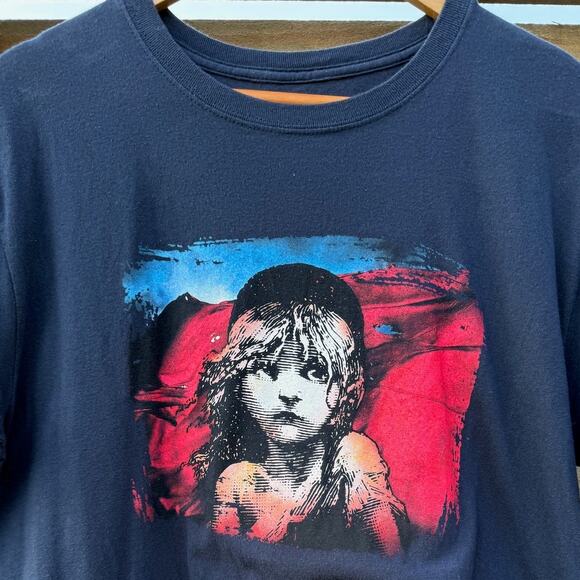 Les Miserables Les Miz blue t-shirt Size Large - Picture 5 of 6